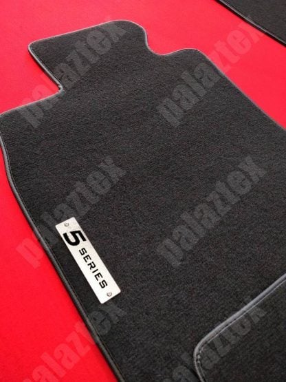 logolu siyah bmw f10 halı paspas