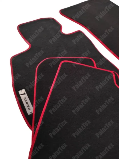 bmw 1 serisi f40 2022 logolu halı paspas takımı